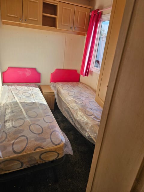 64 Whitehouse Apartment in Towyn