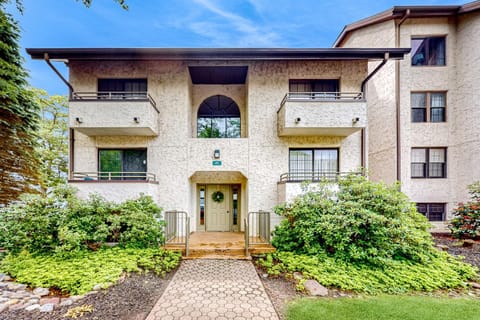 Marvel at Midlake Apartment in Big Boulder Lake