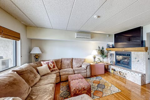 Marvel at Midlake Apartment in Big Boulder Lake