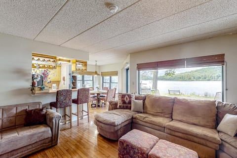 Marvel at Midlake Apartment in Big Boulder Lake