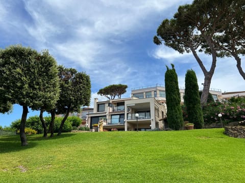 Property building, Natural landscape, Garden