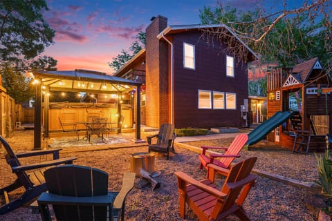 All-In-One Retreat Spa, Gym, Fun Room & Location! House in Westminster