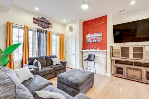 Modern Pittsburgh Home with Rooftop Deck and Backyard House in Pittsburgh