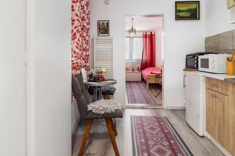 Coffee/tea facilities, Kitchen or kitchenette, Dining area, oven, pet friendly, toaster
