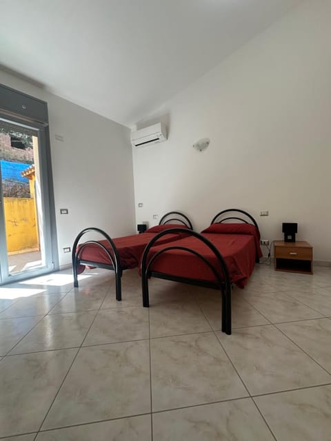 Bedroom, air conditioner