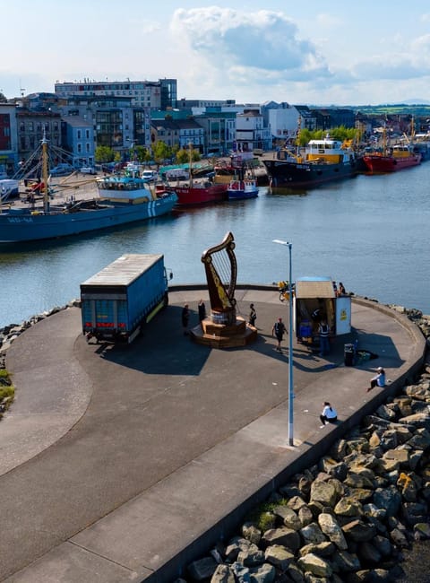Nearby landmark, Evening entertainment, River view, Sea view