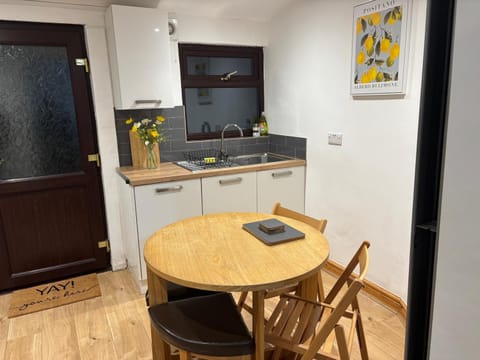 Cheerful 3 Bedroom Townhouse House in Bangor