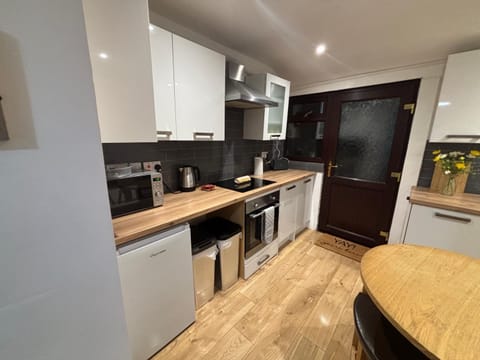 Cheerful 3 Bedroom Townhouse House in Bangor