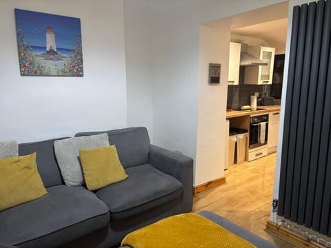 Cheerful 3 Bedroom Townhouse House in Bangor