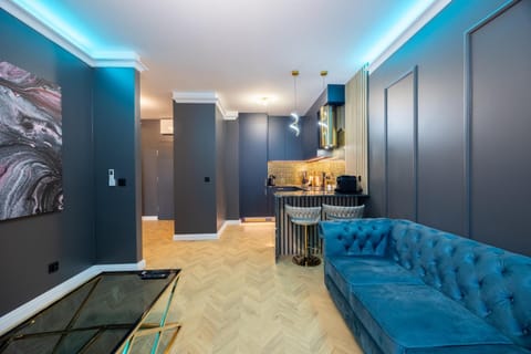 TV and multimedia, Kitchen or kitchenette, Living room, Seating area