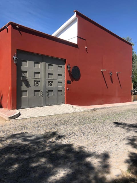 Property building, Facade/entrance, Day