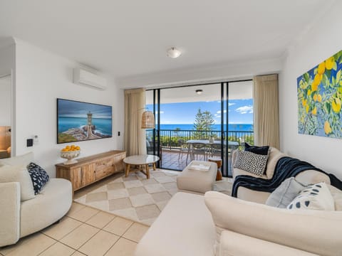 TV and multimedia, Living room, Seating area, Sea view