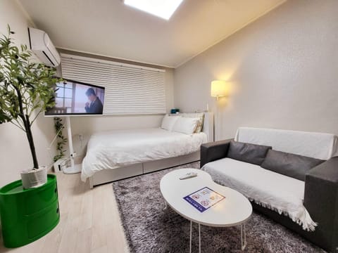 TV and multimedia, Bedroom, air conditioner