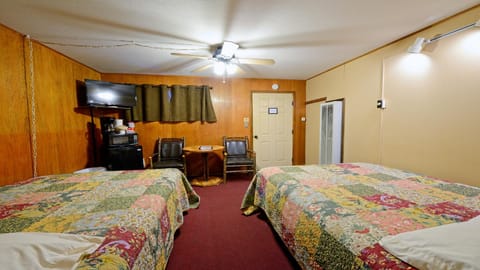 Bed, TV and multimedia, Coffee/tea facilities, Seating area, Bedroom, furniture, wardrobe