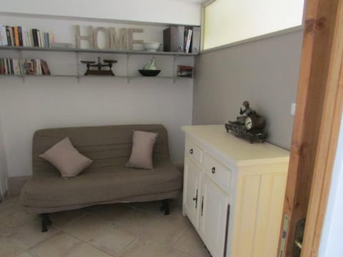 T3 spacieux face mer, climatisé, pour 4-6 pers avec parking - FR-1-803-3 Apartment in Le Lavandou