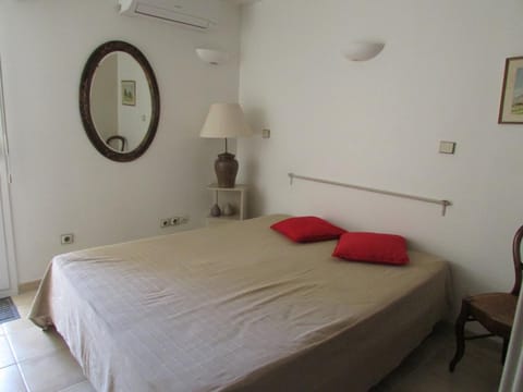 T3 spacieux face mer, climatisé, pour 4-6 pers avec parking - FR-1-803-3 Apartment in Le Lavandou
