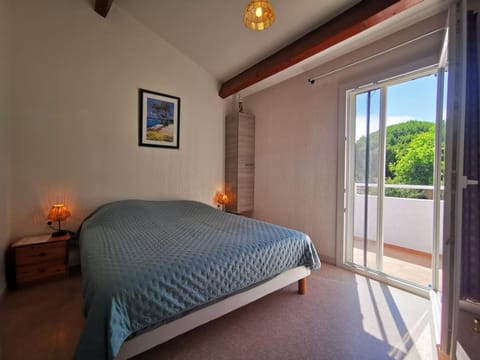 Mazet 2 Chambres avec Terrasse et Parking au Lavandou - FR-1-803-45 House in Le Lavandou