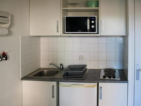 Studio calme avec piscine et parking, proche plage du Lavandou - FR-1-803-7 Apartment in Le Lavandou