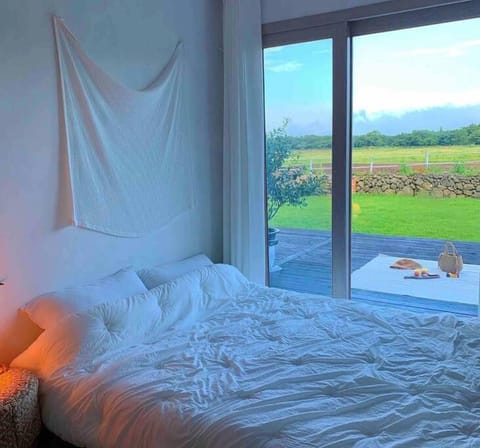 Bed, Natural landscape, Photo of the whole room, Bedroom