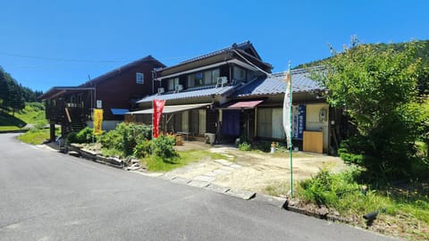 Property building, Day, Neighbourhood