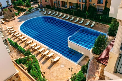 Day, Swimming pool, Swimming pool, sunbed