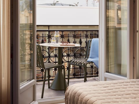 Bed, View (from property/room), Balcony/Terrace, Seating area, Bedroom