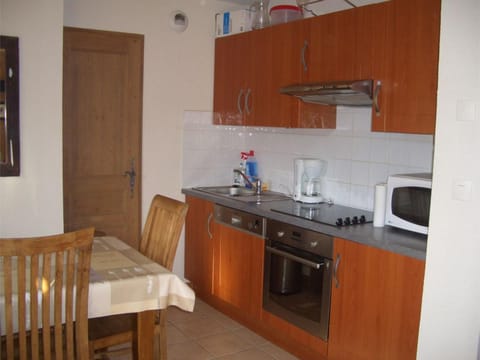 Property building, Kitchen or kitchenette, Living room