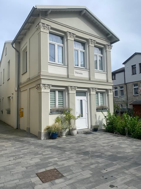 Property building, Neighbourhood