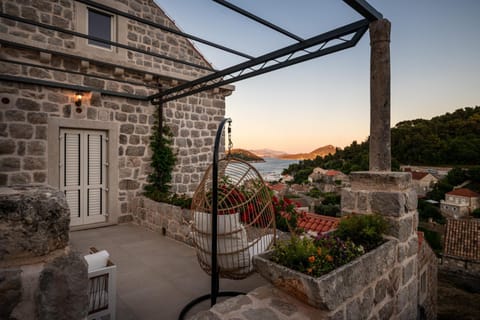 Property building, Balcony/Terrace, Sea view