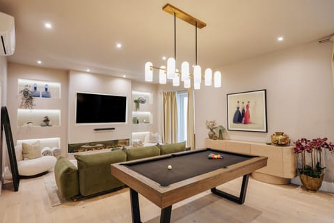 Communal lounge/ TV room, Billiard, Game Room, TV and multimedia, Living room, Photo of the whole room, Seating area, Evening entertainment