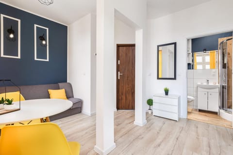 Bathroom, Kitchen or kitchenette, Seating area