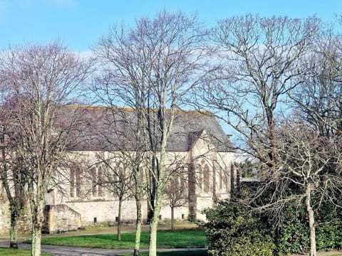 La Porte Du Midi Apartment in Normandy