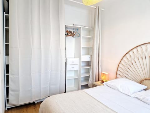 La Porte Du Midi Apartment in Normandy