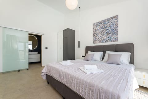 Bed, Photo of the whole room, Bedroom, towels, wardrobe