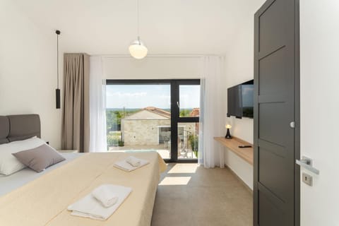 Bed, Natural landscape, TV and multimedia, View (from property/room), Photo of the whole room, Bedroom, towels, wardrobe