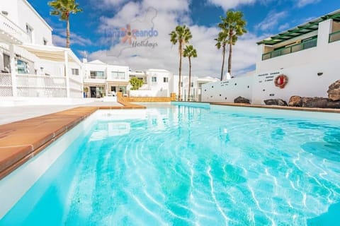 Day, Swimming pool