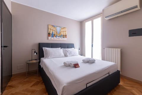 Bed, Photo of the whole room, Bedroom, towels, air conditioner