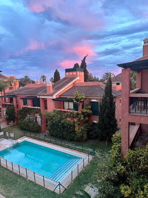 Property building, Day, Pool view, Swimming pool