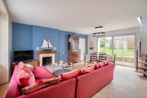 Communal lounge/ TV room, Living room