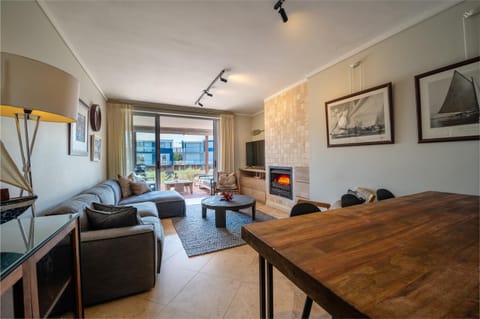 Communal lounge/ TV room, TV and multimedia, Living room, Seating area, Dining area