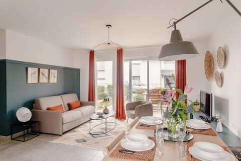 Living room, Dining area