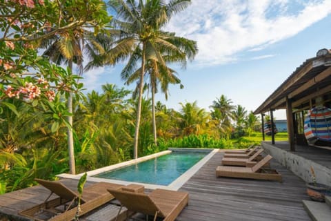 Patio, Spring, Day, Natural landscape, Garden, Garden view, Pool view, Swimming pool, sunbed