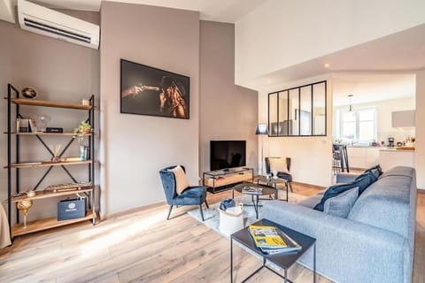 Communal lounge/ TV room, Living room