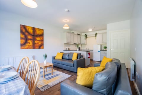 72 - Large Three Bed Apartment with Parking Apartment in Galway