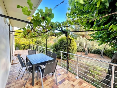 Patio, Garden, Dining area, Garden view