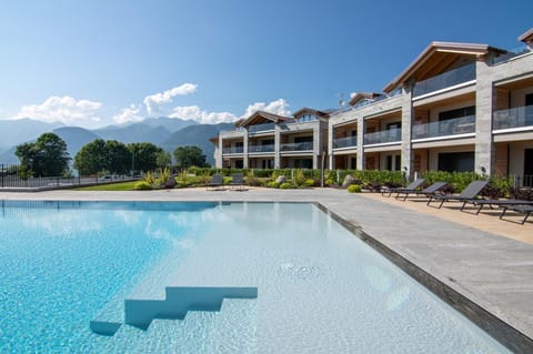 Property building, Swimming pool, sunbed