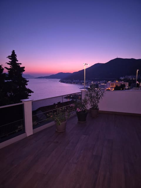 Property building, Balcony/Terrace, Balcony/Terrace, Sunset