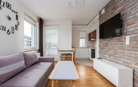 Communal lounge/ TV room, TV and multimedia, Kitchen or kitchenette, Living room, Seating area, Dining area, Evening entertainment