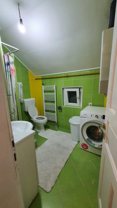Toilet, Bathroom, towels, washing machine, dryer