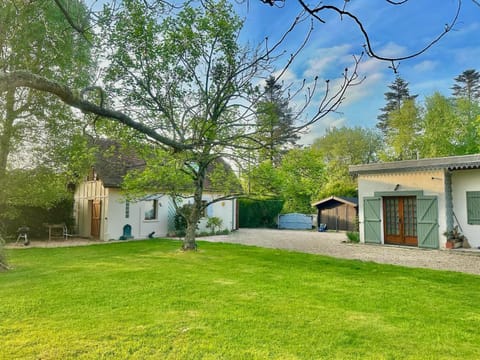 Neighbourhood, Natural landscape, Garden
